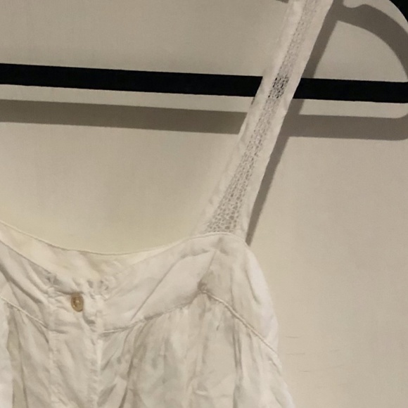 Aritzia Wilfred Camisole w/ Buttons/Lace Detailing - Picture 2 of 4